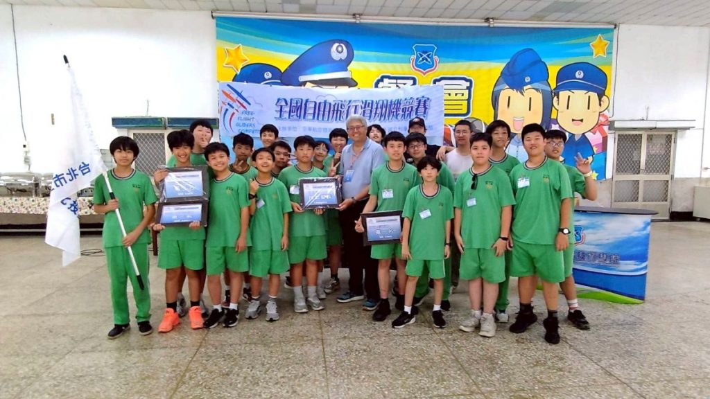 北投國中參賽全國滑翔機競賽 勇奪團體冠軍