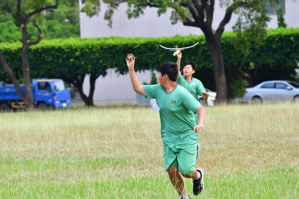夢想乘風而上 北市北投國中滑翔機競賽勇奪5獎